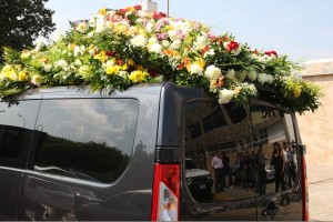 Familiares y amigos velan hoy los restos de la joven, que ser enterrada maana