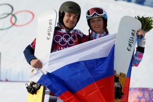 Alena Zavarzina y Vic Wild se subieron al podio simultneamente en Sochi.