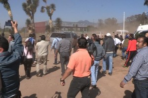 Presidenta de INEE reprueba agresin a Chuayffet Integrantes de la CNTE lanzan piedras al convoy del secretario de Educacin Pblica