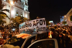 Familiares organizaron marcha por <i>El Chapo</I>: Malova Ayer, decenas de personas se manifestaron en contra de la extradicin del lder del crtel de Sinalo