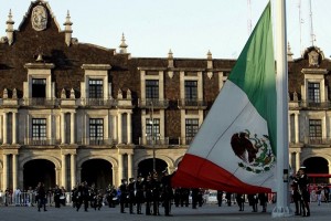 El Palacio de Gobierno de Toluca comenz a ser remozado y blindado por cuerpos de seguridad para alb