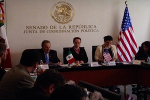 El embajador de Estados Unidos en Mxico, Anthony Wayne, con las senadoras Gabriela Cuevas (PAN), Ma