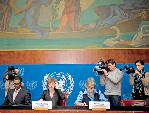 Kirsten Sandberg (cen.), presidenta del Comit de los Derechos del Nio de la  ONU, habla en confere