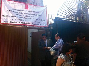 Vecinos hacen su consulta por parqumetros Vecinos hacen su consulta por parqumetros