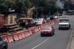 despus de la excavacin, se usarn vigas de acero para construir un cajn en la caverna para dar so