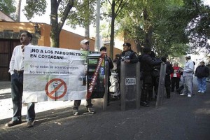 GDF insiste en conciliar con vecinos sobre parqumetros Durante el fin de semana, colonos de la delegacin Coyoacn se manifestaron contra la colocacin de