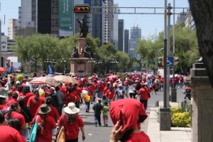El Frente Popular Francisco Villa pint� de rojo la Avenida Reforma celebrando el 8 de marzo, D�a Int