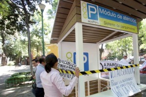 PAN pide revocar permisos a parqumetros en Coyoacn Vecinos de la delegacin acompaados de los diputados, realizaron la clausura simblica de los dispo