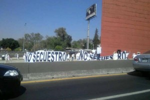 Colonos y empresarios de Naucalpan y Tlalnepantla se concentran en las Torres de Sat�lite para reali