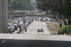 La Avenida Viaducto-Tlalpan se cierra en un tramo de  500 metros para evitar el entronque con Insurg