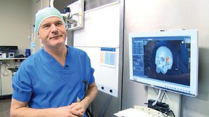 Implantan cr�neo entero hecho con impresora 3D