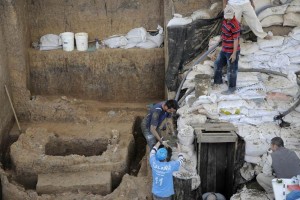 Las excavaciones fueron iniciadas por Mayo y un grupo de expertos en 2006 en un rea de unos cinco m