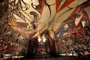 El Polyforum Siqueiros tiene doce paneles exteriores y un gran mural que juntos suman 8 mil metros c