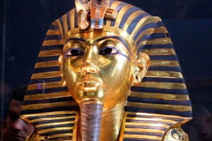 Tutankamon fue un faran que comenz su reinado a los nueve aos