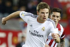 Jugador del Real Madrid se disculpa por arriesgarse en un Carnaval Asier Illarramendi corri delante de una vaquilla durante el Carnaval.