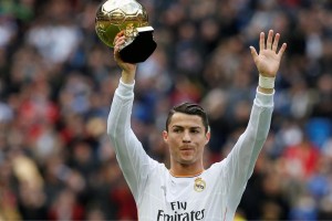 Cristiano ayuda a un nio; le pagar su operacin Cristiano Ronaldo tuvo un gesto solidario con el menor, al que le pagar su ciruga.