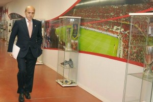 El ex presidente del Sevilla, Jos� Mar�a del Nido, quiso evitar a los medios.