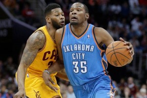 <b>Resumen NBA:</b> Durant, un Thunder, ante Cavs Kevin Durant lider la victoria de Oklahoma sobre Cavaliers.