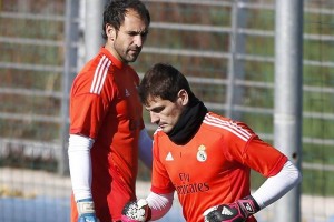 Diego Lpez, gran culpable del liderato madridista: ker Iker Casillas defiende a su compaero de equipo, Diego Lpez