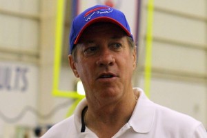 El quarterback Jim Kelly pidi� que oren por �l ante la enfermedad que padece.
