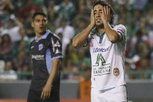 Len complica su pase en la Libertadores Matas Britos no da crdito de lo que pas en su casa