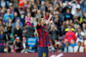 Barcelona aplast 7-0 al Osasuna con hat trick de Messi Messi festeja una de sus tres anotaciones