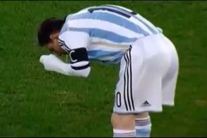 Messi resta importancia a vmito durante partido Messi dijo que le ha pasado en varios partidos.