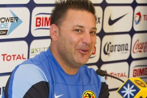 Antonio Mohamed sale en defensa de sus jugadores