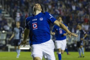 Mariano Pavone sell� con triplete el pase de La M�quina