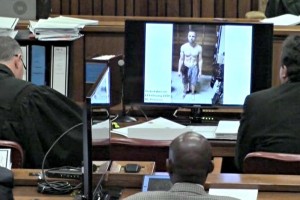 Muestran dos fotos de Pistorius tras el crimen