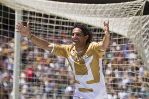 Martn Bravo encamin la goleada de los universitarios