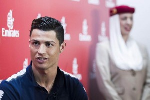 Cristiano tom� posesi�n de su cargo sin hacer declaraciones sobre la actualidad madridista y enfocan