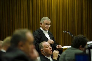 Abogado de Pistorius pone en duda investigacin Barry Roux lanza argumentos a favor de Oscar Pistorius