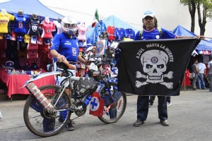 La Sangre Azul volvi a utilizar la cabecera norte del estadio Azul.