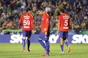 <b> Clausura 2014 </b> Cruz Azul pierde racha e invicto con el colero