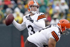 Brandon Weeden llega a la escuadra de la 