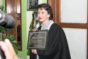 Homenaje del Teatro Roma a Patricia Reyes Spndola