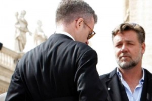 Crowe viaj al Vaticano para buscar una entrevista con el Papa