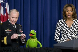 La marioneta acudi a la Casa Blanca para promocionar la ms reciente cinta de Los Muppets, <i>Los m