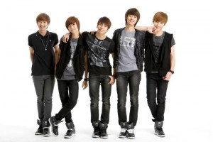 En esta primera gira por Latinoam�rica, Taemin, Minho, JongHyun, Key y Onew esperan reunir a cerca d