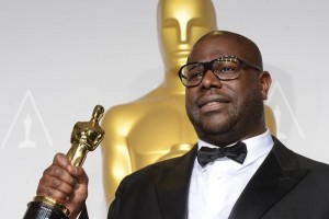 El director Steve McQueen posa, despus de ganar el Oscar a mejor pelcula por 