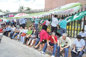 CETEG bloquea Congreso de Guerrero para presionar