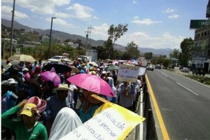 Los aproximadamente siete mil inconformes protestan en contra de la reforma educativa