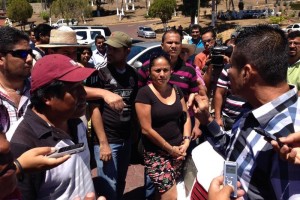El diputado local Rodolfo Escobar vila descendi de su camioneta e intent dialogar con los cetegis
