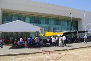 El acordonamiento al Congreso de Oaxaca culminar despus de las 24:00 horas cuando concluya el plaz