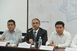 El secretario de Seguridad Pblica estatal, Alberto Esteva Salinas, neg que se estn formando grupo