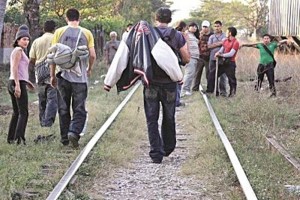 Los migrantes relataron que pagaron a los conductores de las unidades por trasladarlos de Guatemala 