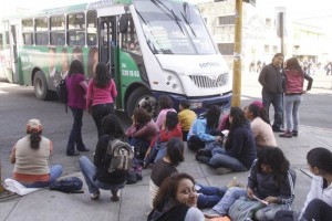 Los estudiantes pretenden realizar otras actividades de protesta con los diez camiones urbanos que m