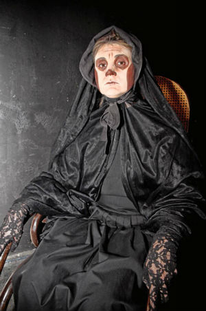 Son adictos al <i>'terror'</i> Con casi 5 mil representaciones y con dos dcadas en cartelera, <i>