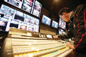 Cuestionan bases de licitaci�n de TV